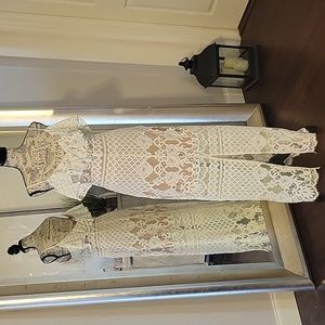 EUC Wayf Cold Shoulder Lace Dress S